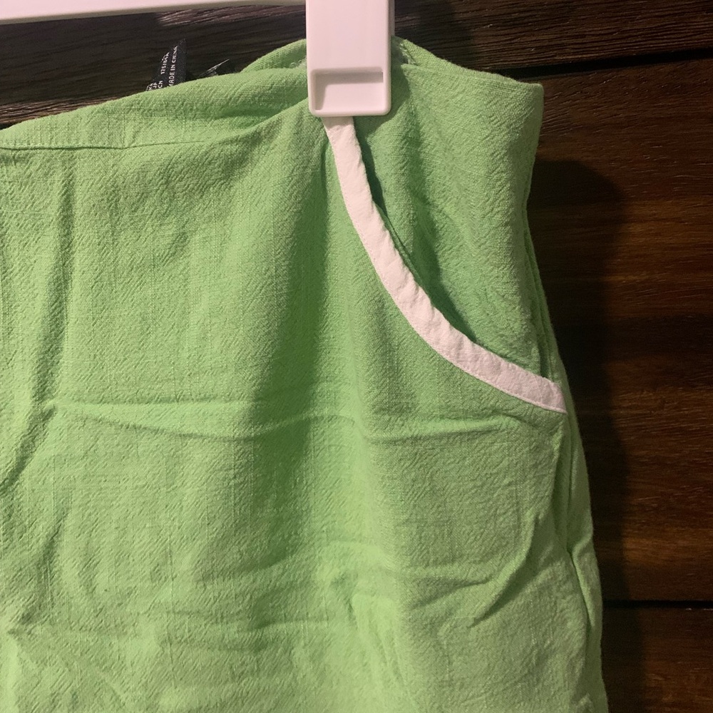 Forever 21 Green Two-Piece Cutout Skirt Set with White Trim - Picture 4 of 7